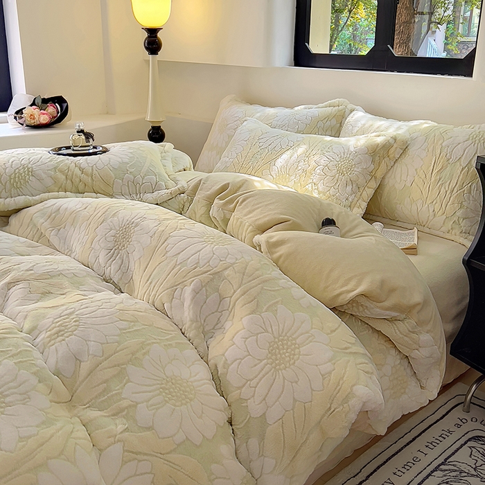 91家纺网 家纺一手货源 找家纺 昊川家纺 2025新款3D立体兔毛雕花四件套 秘密花园-奶绿