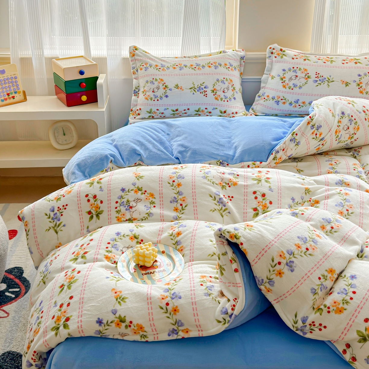 91家纺网 家纺一手货源 找家纺 绒裕家纺 2025秋冬新款230克8.5斤金貂绒牛奶绒四件套床单被套直播热款四件套 铃兰花语