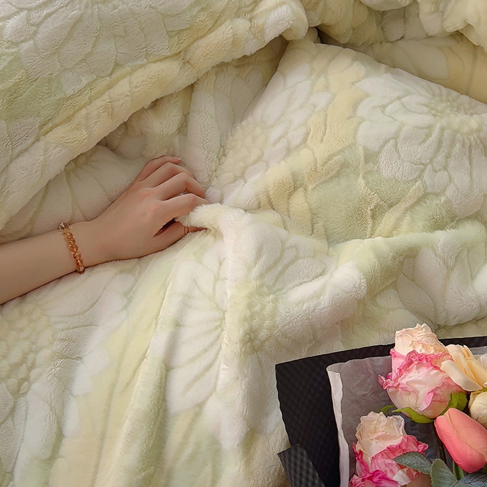 91家纺网 家纺一手货源 找家纺 昊川家纺 2025新款3D立体兔毛雕花四件套 秘密花园-奶绿