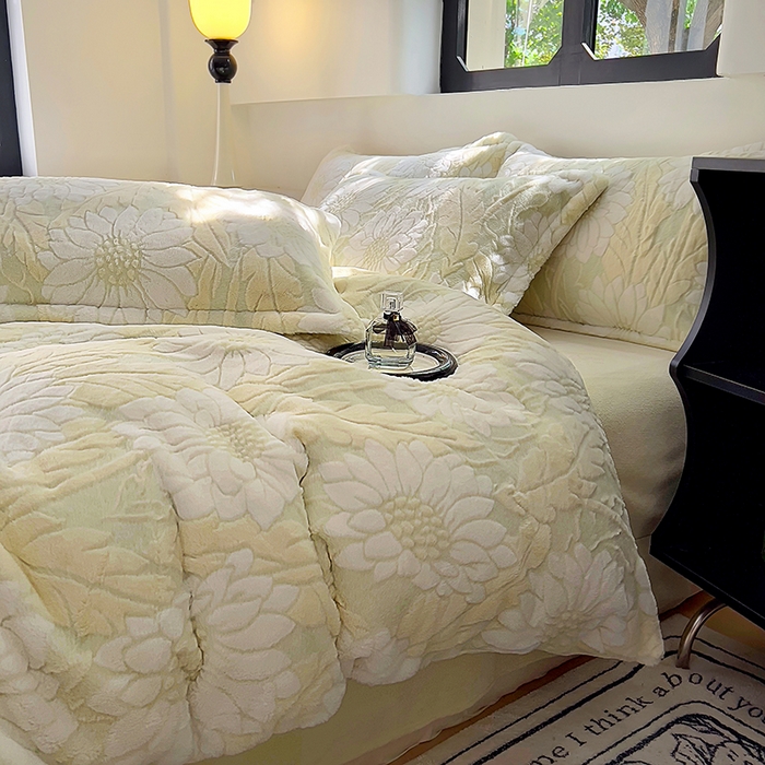 91家纺网 家纺一手货源 找家纺 昊川家纺 2025新款3D立体兔毛雕花四件套 秘密花园-奶绿