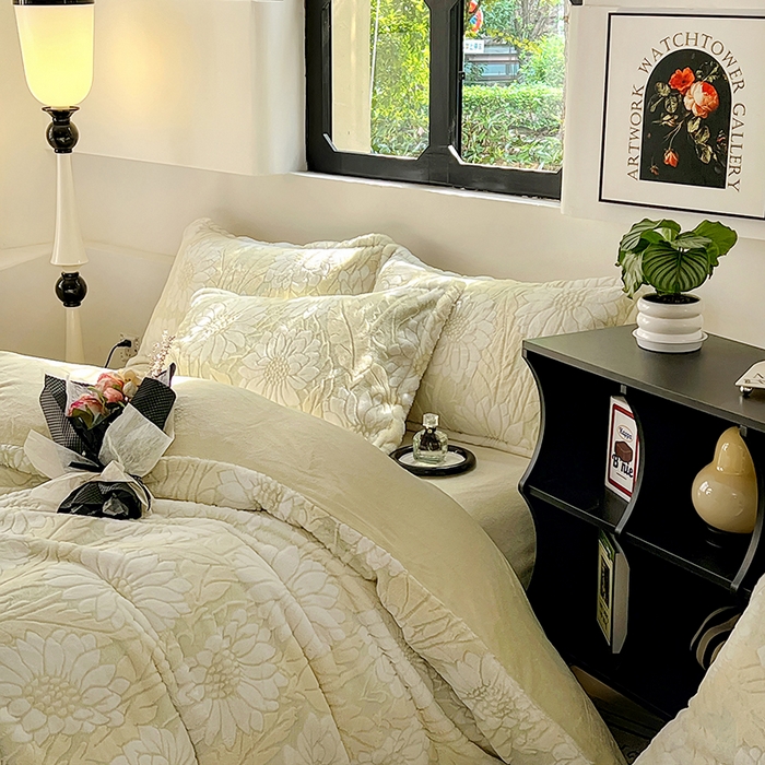 91家纺网 家纺一手货源 找家纺 昊川家纺 2025新款3D立体兔毛雕花四件套 秘密花园-奶绿