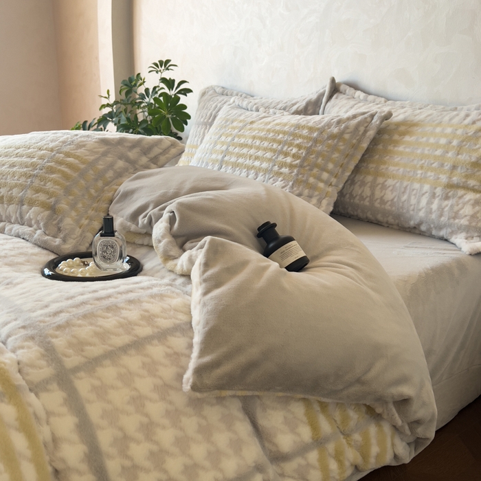 91家纺网 家纺一手货源 找家纺 昊川家纺 2025新款3D立体兔毛雕花四件套 千鸟格-灰