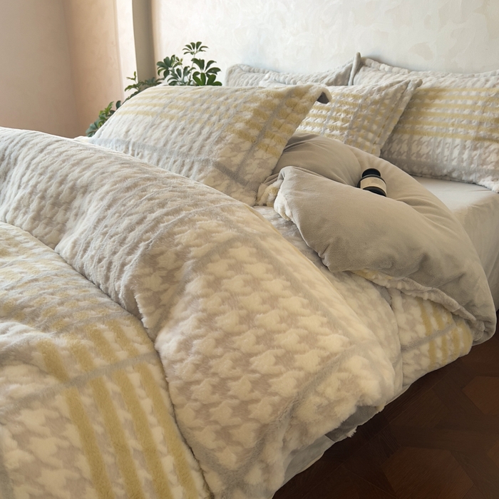 91家纺网 家纺一手货源 找家纺 昊川家纺 2025新款3D立体兔毛雕花四件套 千鸟格-灰