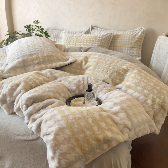 91家纺网 家纺一手货源 找家纺 昊川家纺 2025新款3D立体兔毛雕花四件套 千鸟格-灰