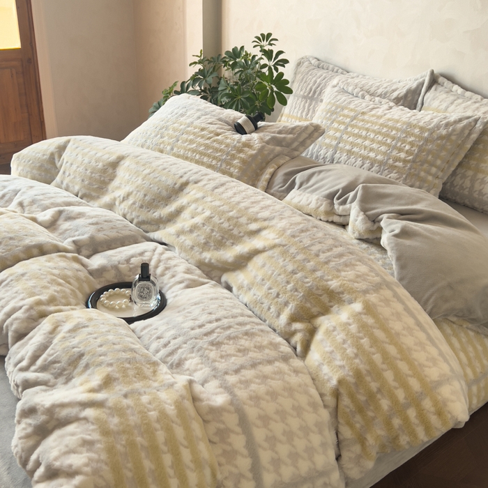 91家纺网 家纺一手货源 找家纺 昊川家纺 2025新款3D立体兔毛雕花四件套 千鸟格-灰