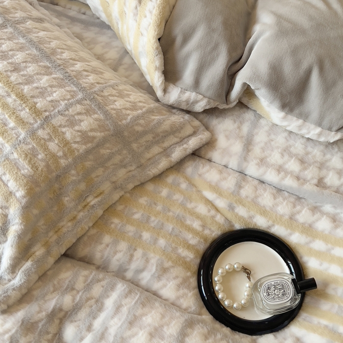 91家纺网 家纺一手货源 找家纺 昊川家纺 2025新款3D立体兔毛雕花四件套 千鸟格-灰