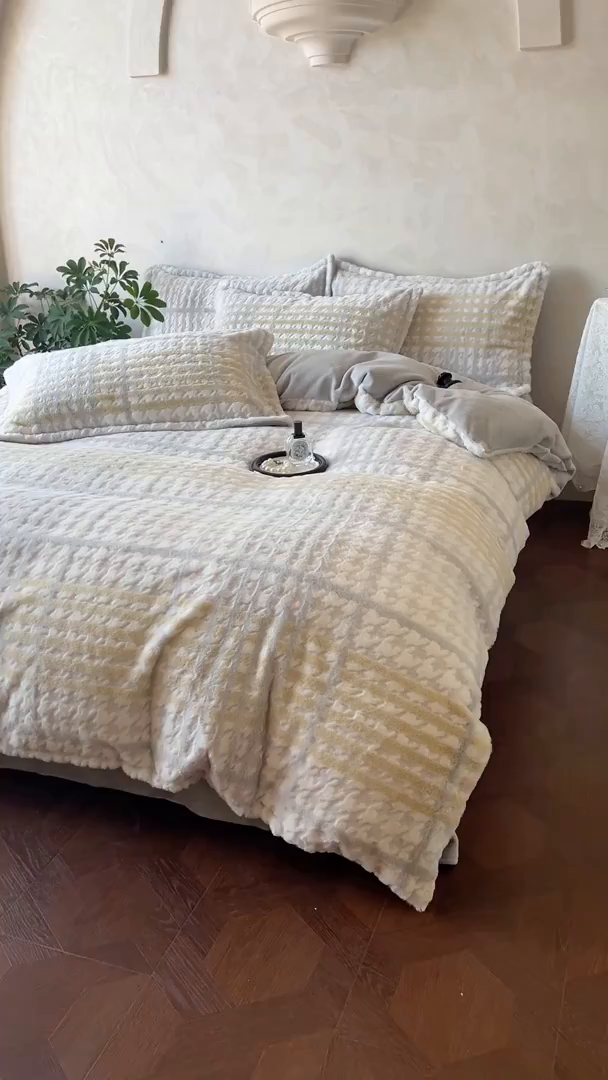 91家纺网 家纺一手货源 找家纺 昊川家纺 2025新款3D立体兔毛雕花四件套 千鸟格-灰