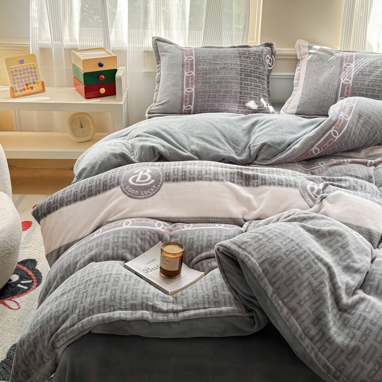 91家纺网 家纺一手货源 找家纺 绒裕家纺 2025秋冬新款230克8.5斤金貂绒牛奶绒四件套床单被套直播热款四件套 马吉拉