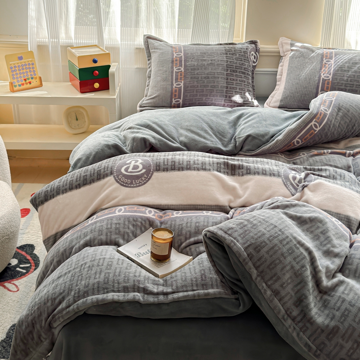 91家纺网 家纺一手货源 找家纺 绒裕家纺 2025秋冬新款230克8.5斤金貂绒牛奶绒四件套床单被套直播热款四件套 马吉拉