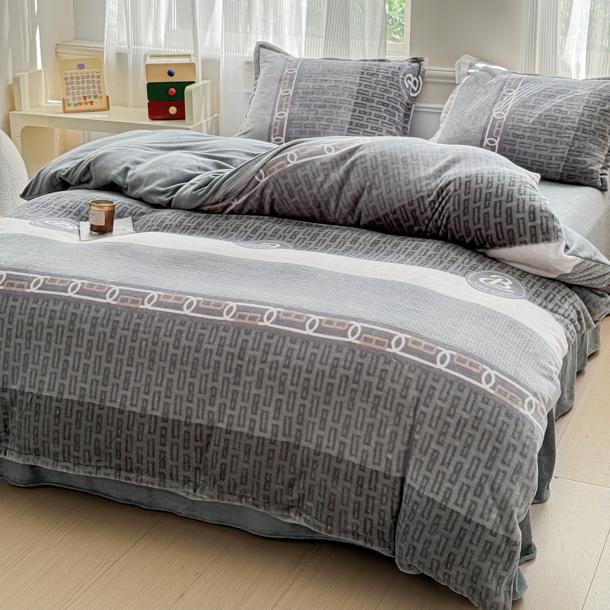 91家纺网 家纺一手货源 找家纺 绒裕家纺 2025秋冬新款230克8.5斤金貂绒牛奶绒四件套床单被套直播热款四件套 马吉拉