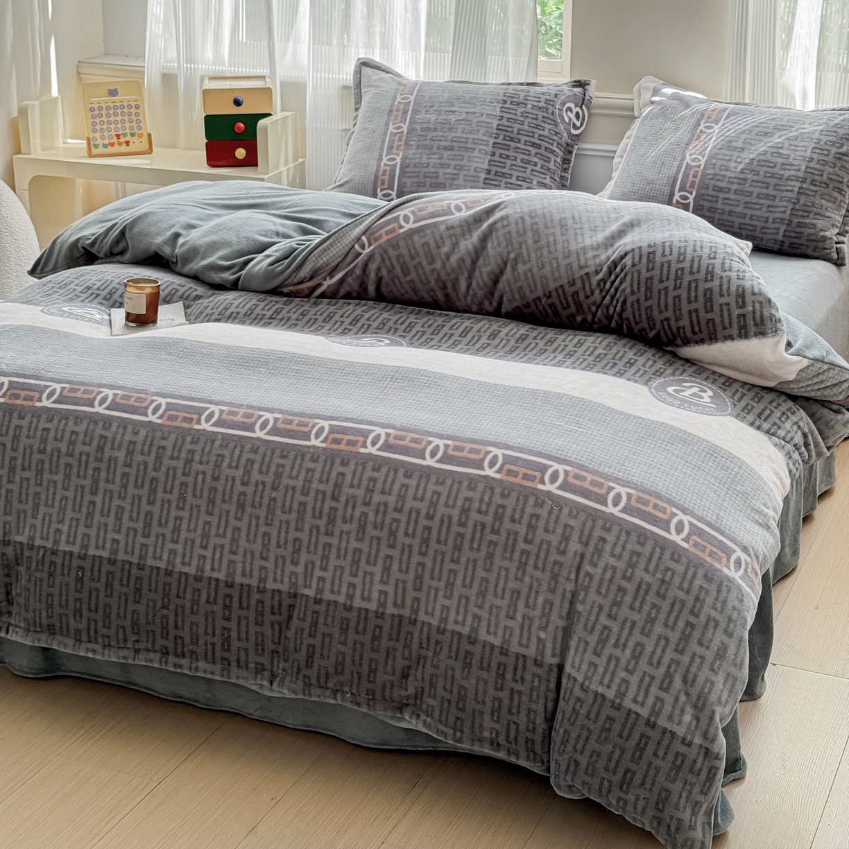 91家纺网 家纺一手货源 找家纺 绒裕家纺 2025秋冬新款230克8.5斤金貂绒牛奶绒四件套床单被套直播热款四件套 马吉拉