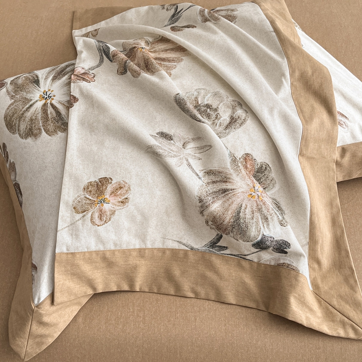 91家纺网 家纺一手货源 找家纺 慕晨 2025新款全棉纯棉磨毛轻奢数码印花直播热款四件套 木槿怡人