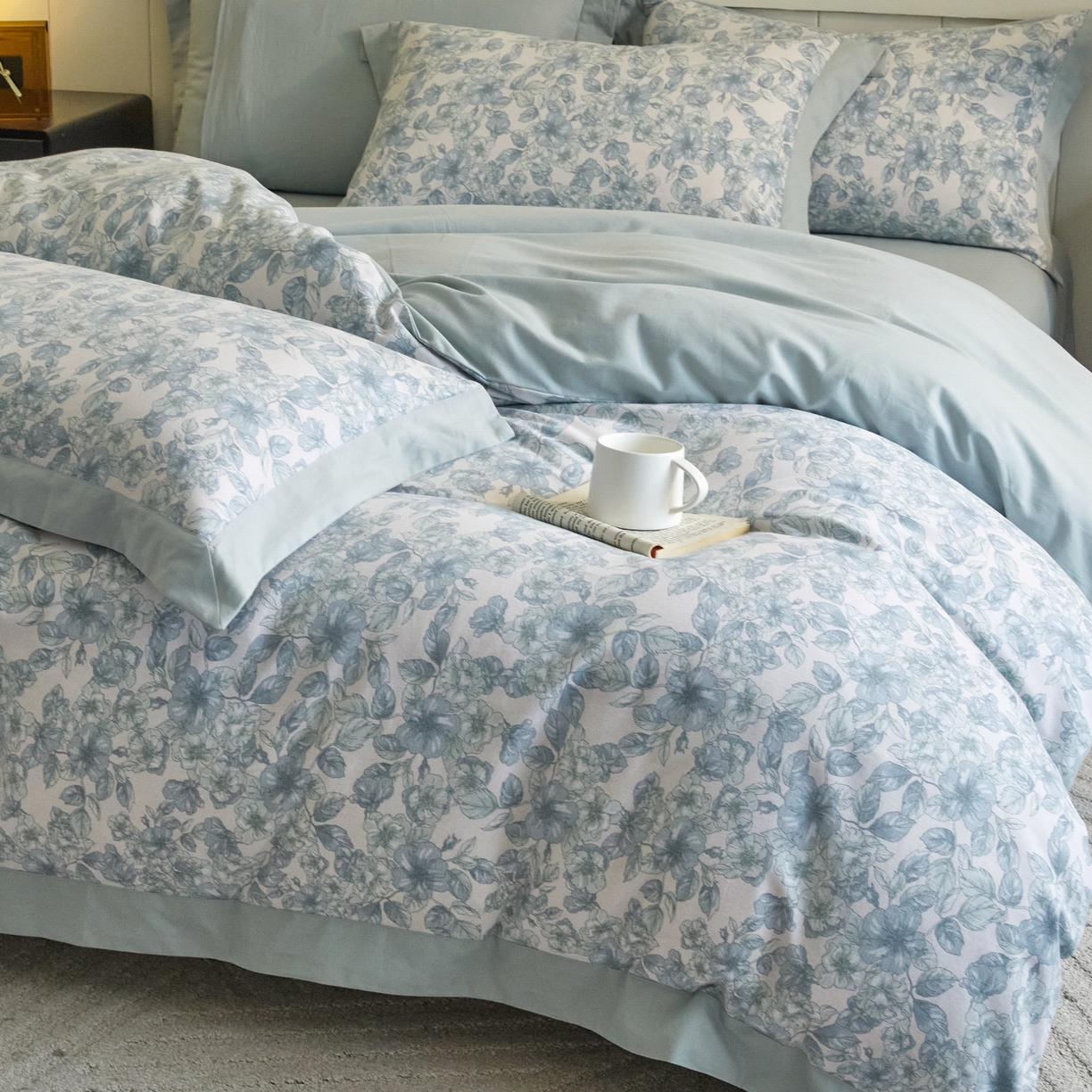 91家纺网 家纺一手货源 找家纺 慕晨 2025新款全棉纯棉磨毛轻奢数码印花直播热款四件套 轻轻丝语-蓝