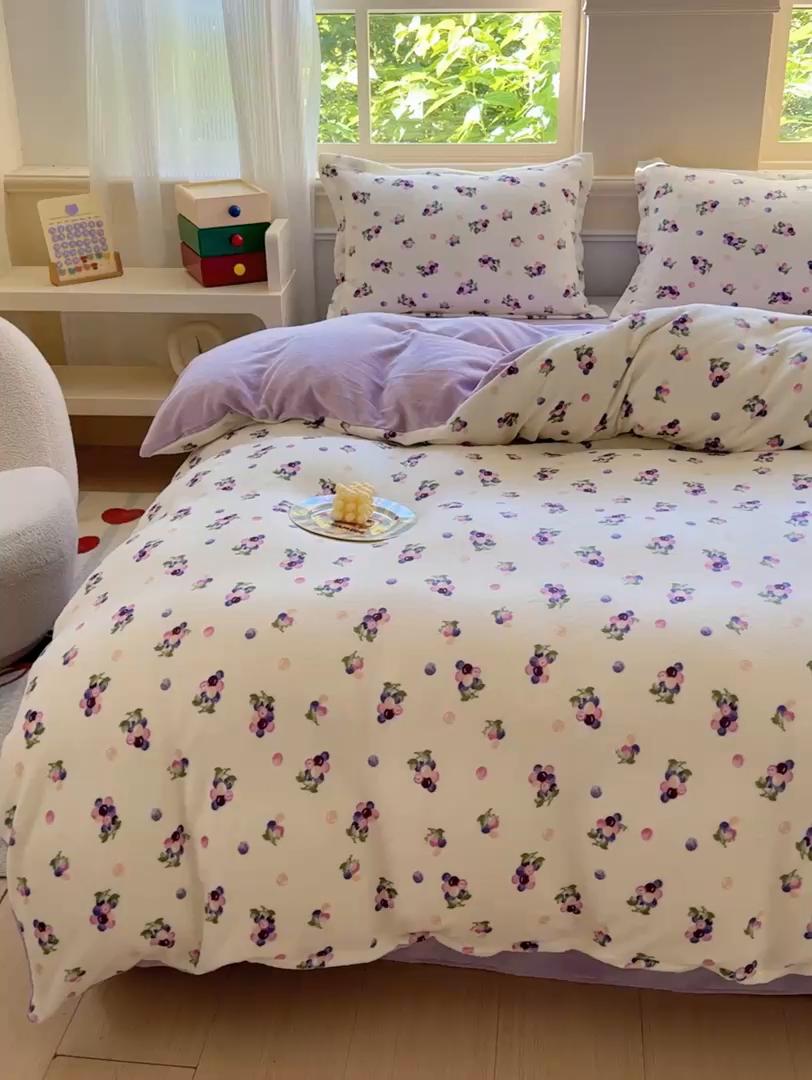 91家纺网 家纺一手货源 找家纺 绒裕家纺 2025秋冬新款230克8.5斤金貂绒牛奶绒四件套床单被套直播热款四件套 紫葡萄