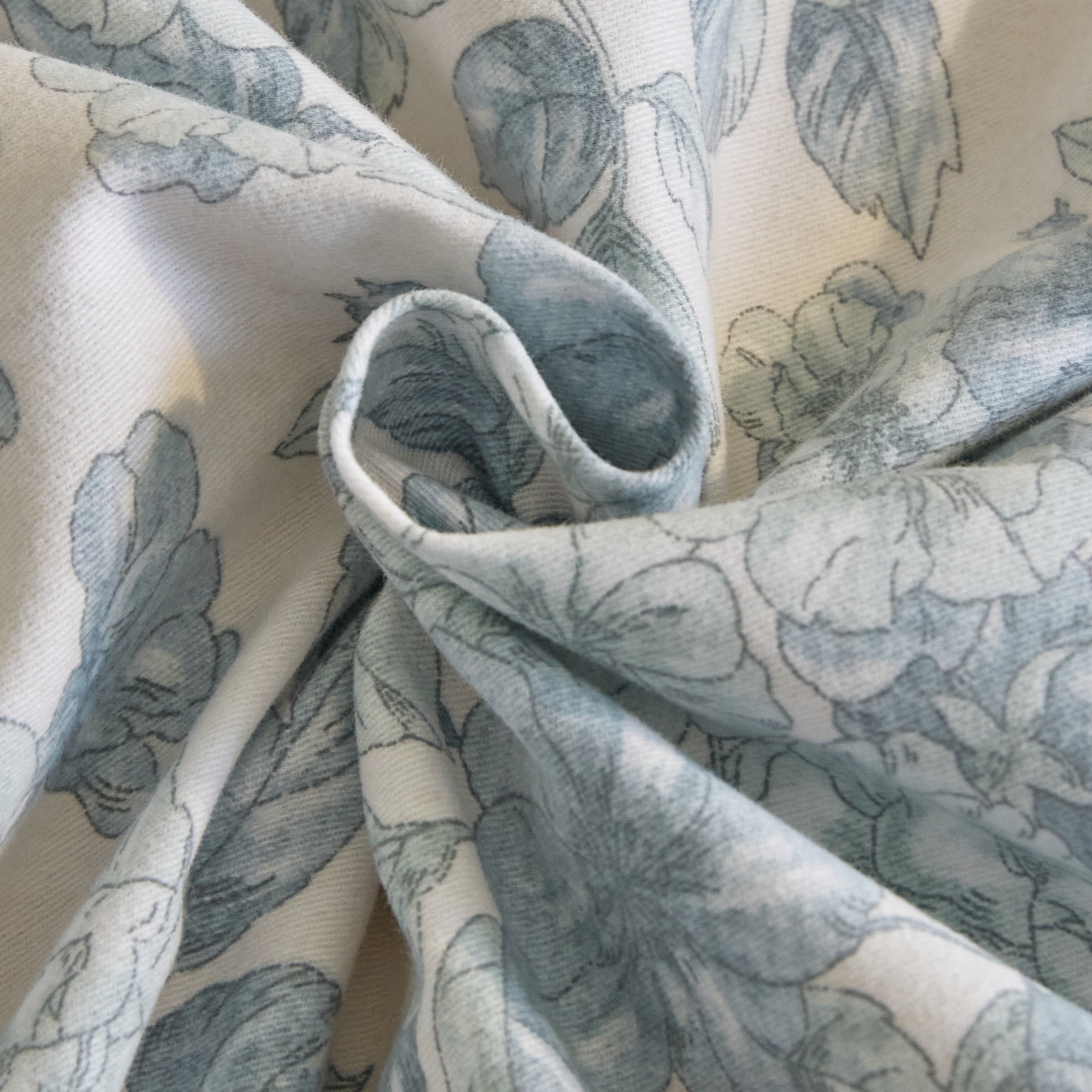 91家纺网 家纺一手货源 找家纺 慕晨 2025新款全棉纯棉磨毛轻奢数码印花直播热款四件套 轻轻丝语-蓝