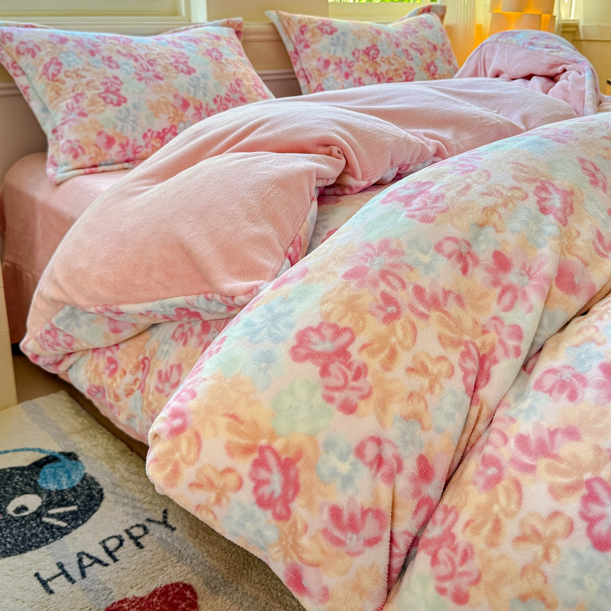 91家纺网 家纺一手货源 找家纺 绒裕家纺 2025秋冬新款230克8.5斤金貂绒牛奶绒四件套床单被套直播热款四件套 桃花朵朵