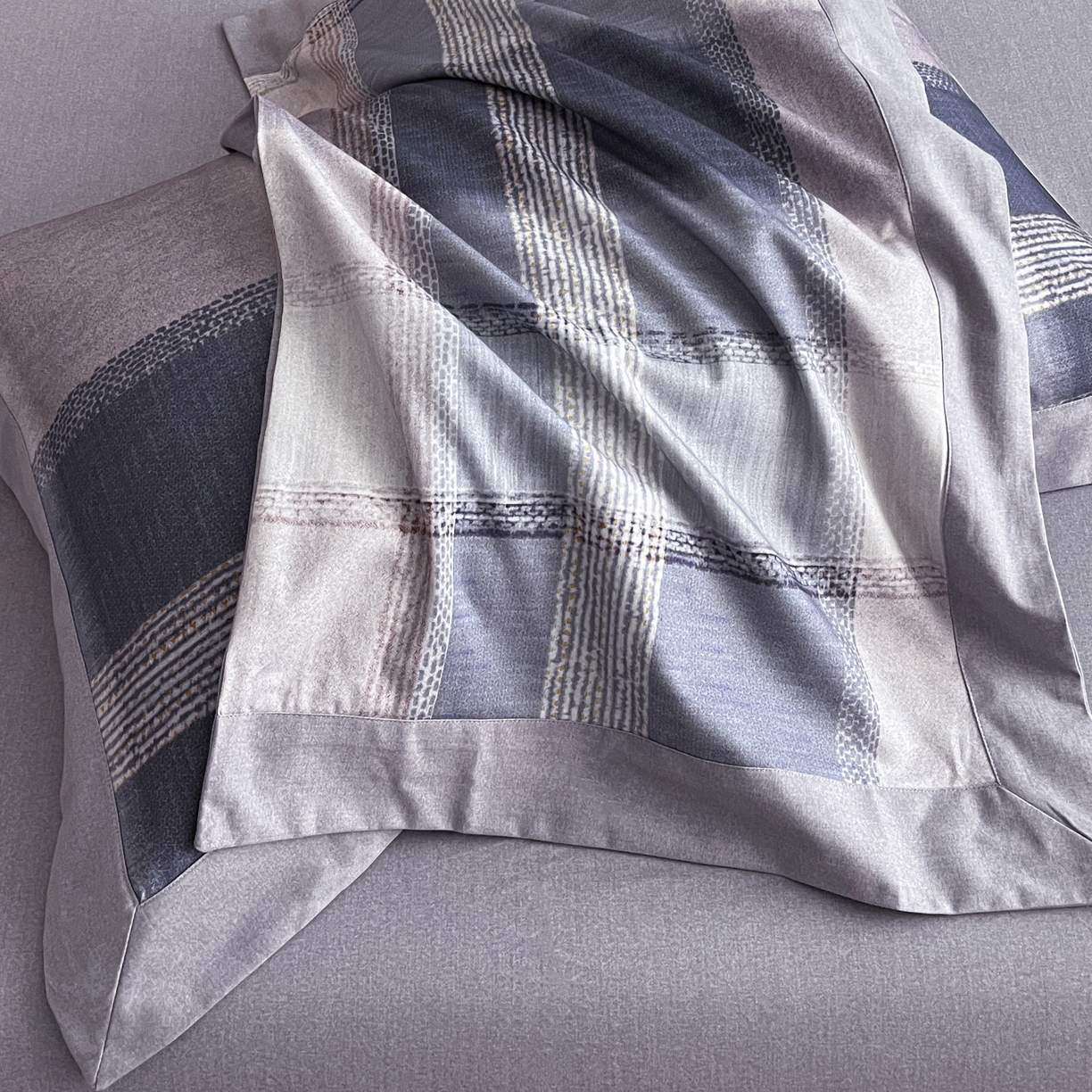 91家纺网 家纺一手货源 找家纺 慕晨 2025新款全棉纯棉磨毛轻奢数码印花直播热款四件套 轻织漫冬