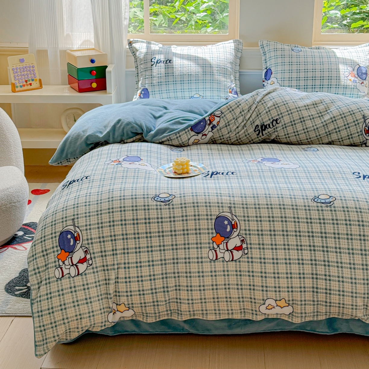 91家纺网 家纺一手货源 找家纺 绒裕家纺 2025秋冬新款230克8.5斤金貂绒牛奶绒四件套床单被套直播热款四件套 星际宇航