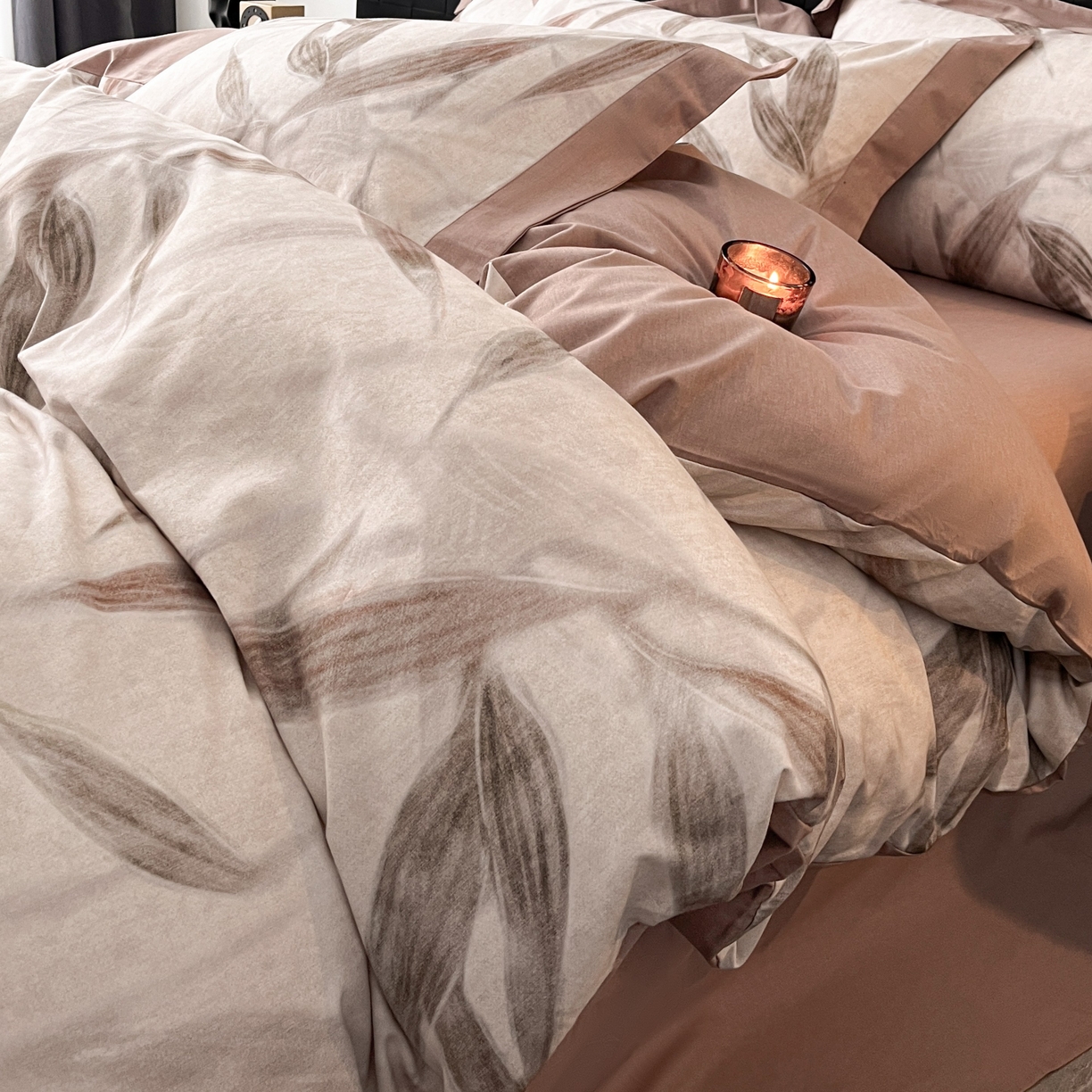 91家纺网 家纺一手货源 找家纺 慕晨 2025新款全棉纯棉磨毛轻奢数码印花直播热款四件套 清风徐来