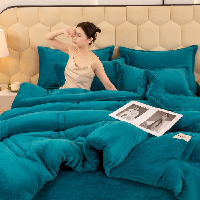 91家纺网 家纺一手货源 找家纺 暖芯家纺 2025新款加厚保暖牛奶绒冬被 宾利蓝