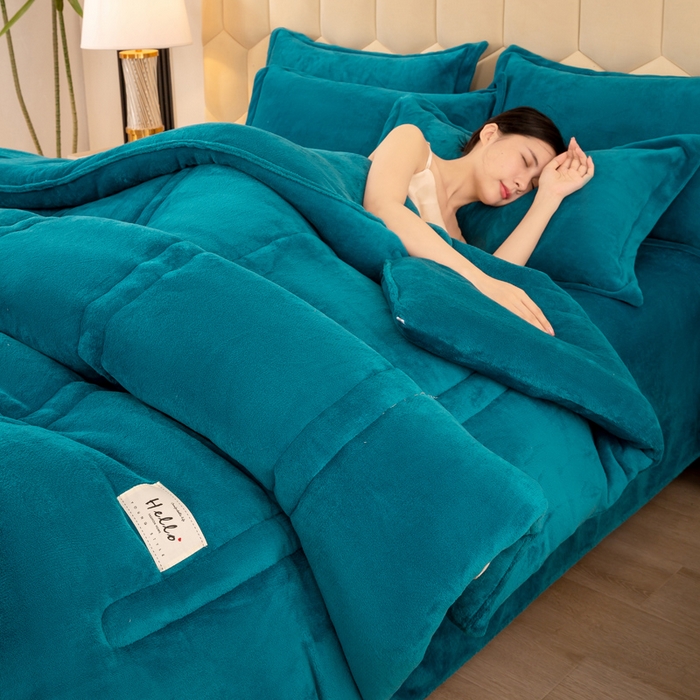 91家纺网 家纺一手货源 找家纺 暖芯家纺 2025新款加厚保暖牛奶绒冬被 宾利蓝