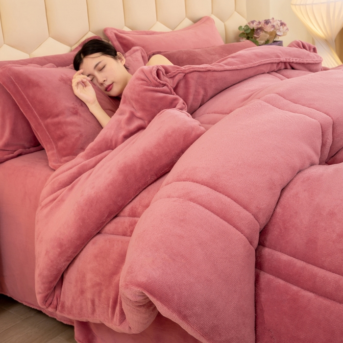 91家纺网 家纺一手货源 找家纺 暖芯家纺 2025新款加厚保暖牛奶绒冬被 豆沙