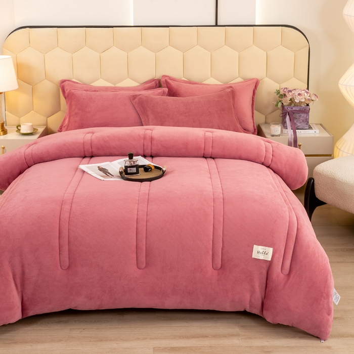 91家纺网 家纺一手货源 找家纺 暖芯家纺 2025新款加厚保暖牛奶绒冬被 豆沙