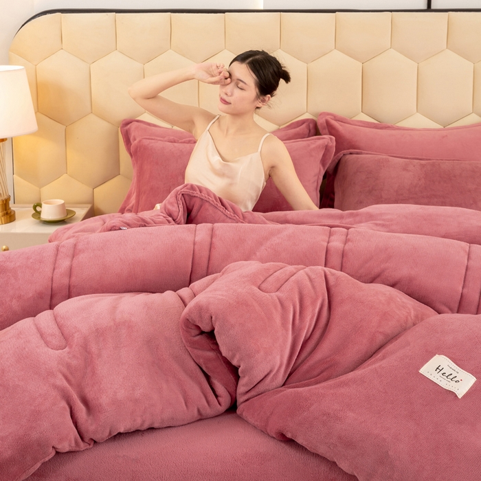 91家纺网 家纺一手货源 找家纺 暖芯家纺 2025新款加厚保暖牛奶绒冬被 豆沙