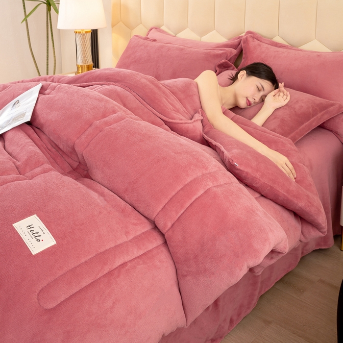 91家纺网 家纺一手货源 找家纺 暖芯家纺 2025新款加厚保暖牛奶绒冬被 豆沙