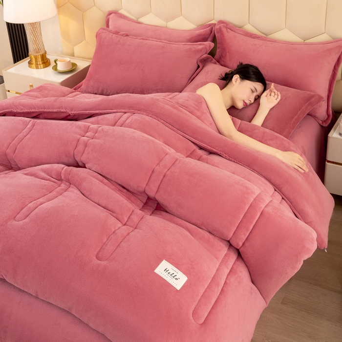 91家纺网 家纺一手货源 找家纺 暖芯家纺 2025新款加厚保暖牛奶绒冬被 豆沙