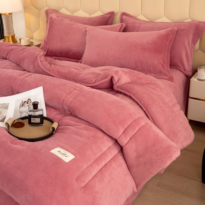 91家纺网 家纺一手货源 找家纺 暖芯家纺 2025新款加厚保暖牛奶绒冬被 豆沙