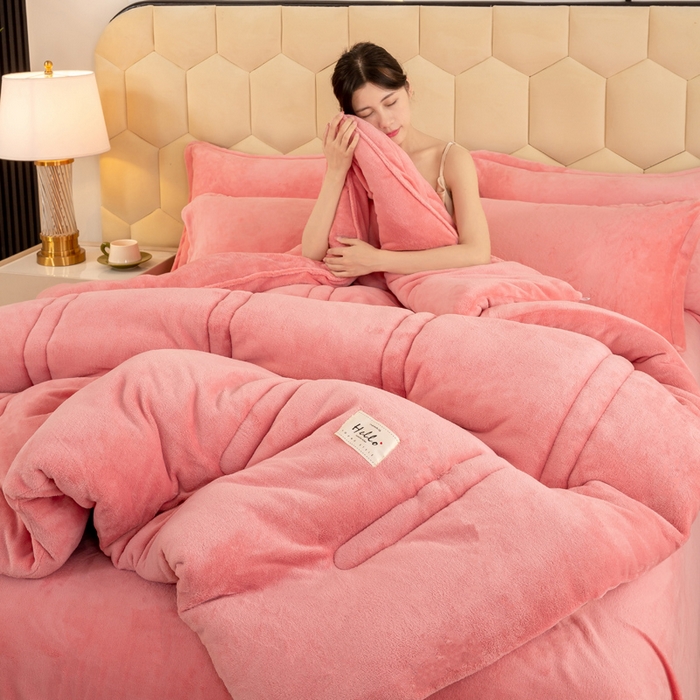 91家纺网 家纺一手货源 找家纺 暖芯家纺 2025新款加厚保暖牛奶绒冬被 粉玉