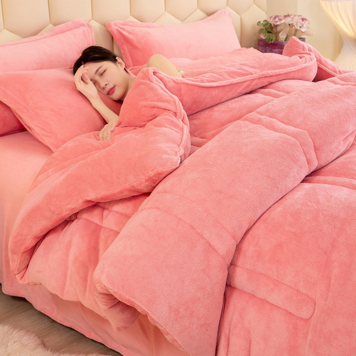 91家纺网 家纺一手货源 找家纺 暖芯家纺 2025新款加厚保暖牛奶绒冬被 粉玉