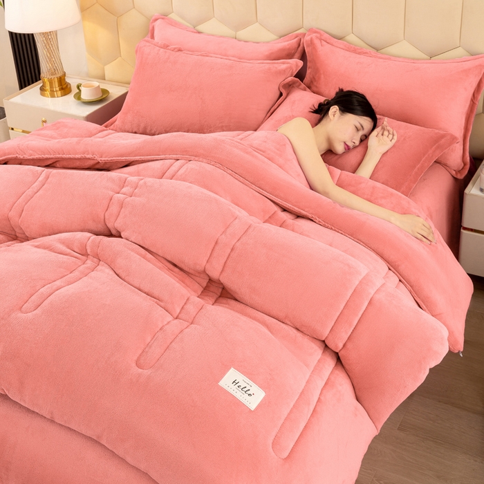 91家纺网 家纺一手货源 找家纺 暖芯家纺 2025新款加厚保暖牛奶绒冬被 粉玉