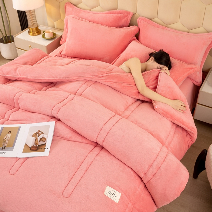 91家纺网 家纺一手货源 找家纺 暖芯家纺 2025新款加厚保暖牛奶绒冬被 粉玉