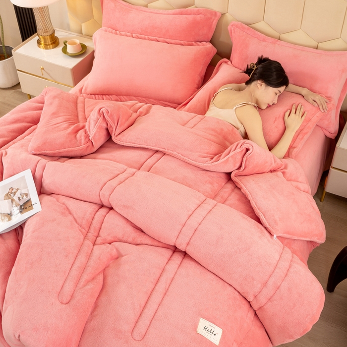 91家纺网 家纺一手货源 找家纺 暖芯家纺 2025新款加厚保暖牛奶绒冬被 粉玉