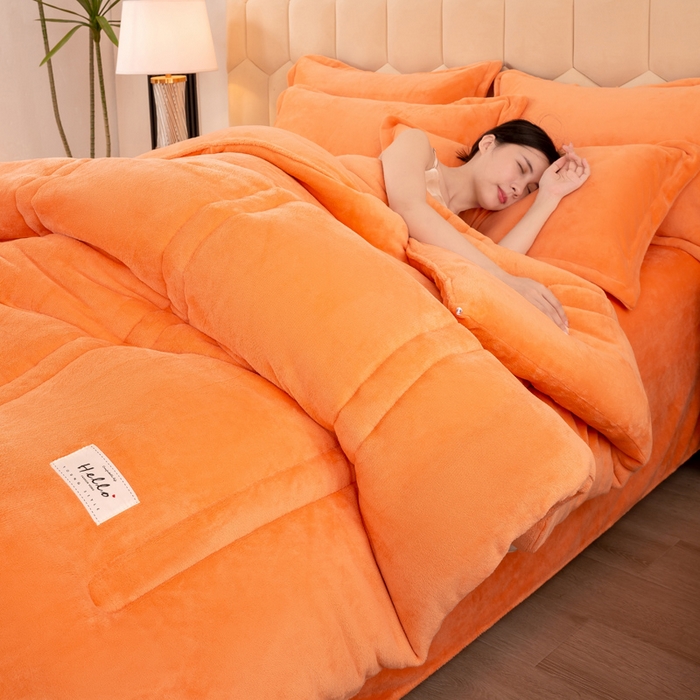 91家纺网 家纺一手货源 找家纺 暖芯家纺 2025新款加厚保暖牛奶绒冬被 橘色