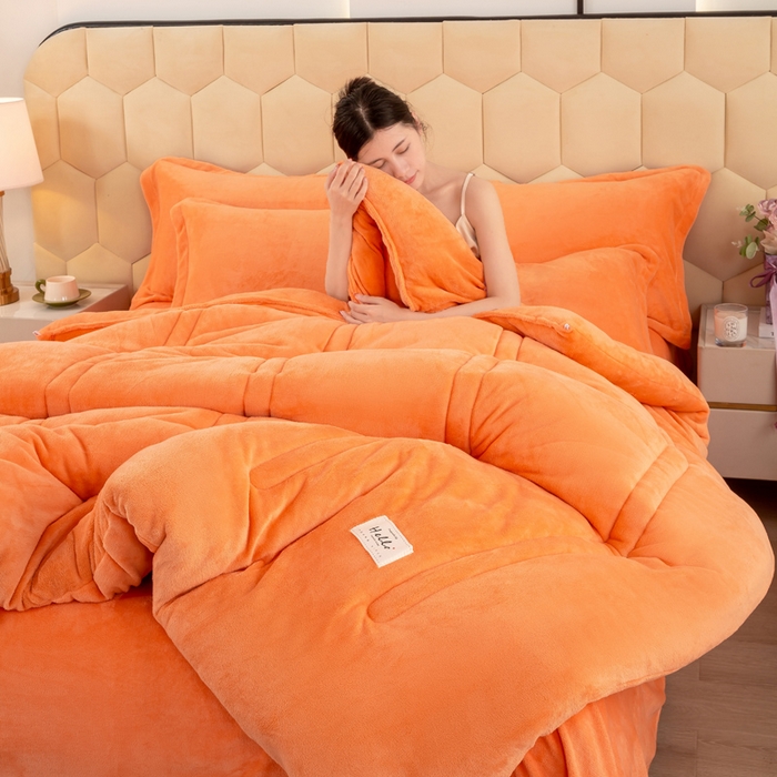 91家纺网 家纺一手货源 找家纺 暖芯家纺 2025新款加厚保暖牛奶绒冬被 橘色