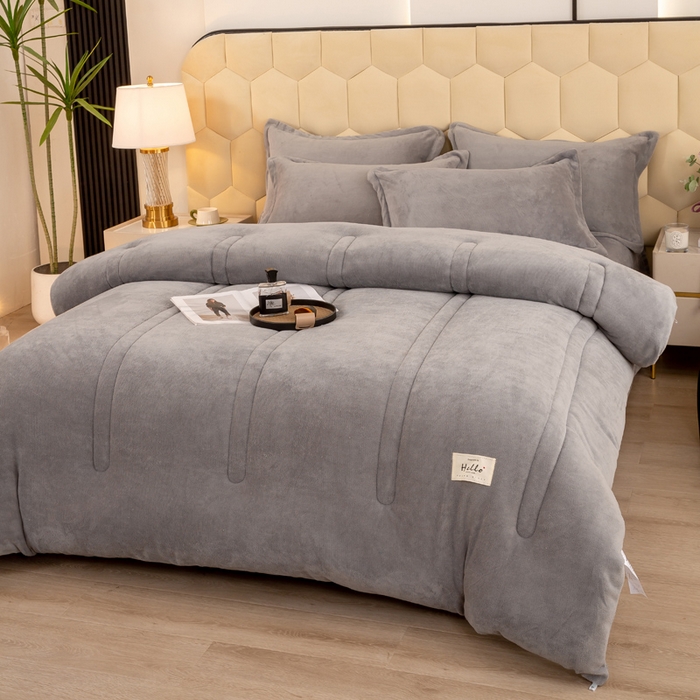 91家纺网 家纺一手货源 找家纺 暖芯家纺 2025新款加厚保暖牛奶绒冬被 浅灰