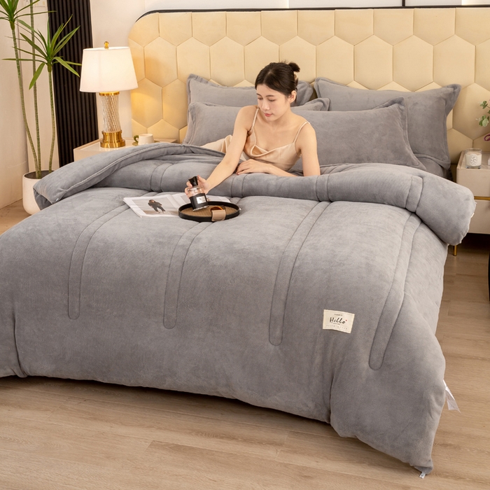 91家纺网 家纺一手货源 找家纺 暖芯家纺 2025新款加厚保暖牛奶绒冬被 浅灰