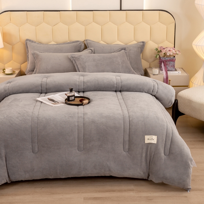 91家纺网 家纺一手货源 找家纺 暖芯家纺 2025新款加厚保暖牛奶绒冬被 浅灰