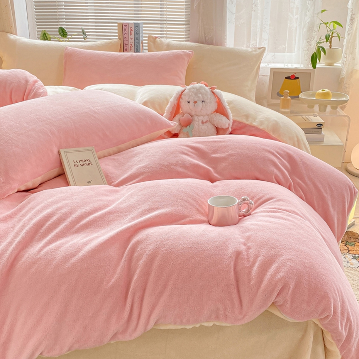 91家纺网 家纺一手货源 找家纺 绒裕家纺 2025秋冬新款230克8.5斤金貂绒牛奶绒四件套床单被套直播热款四件套 浅粉+奶黄