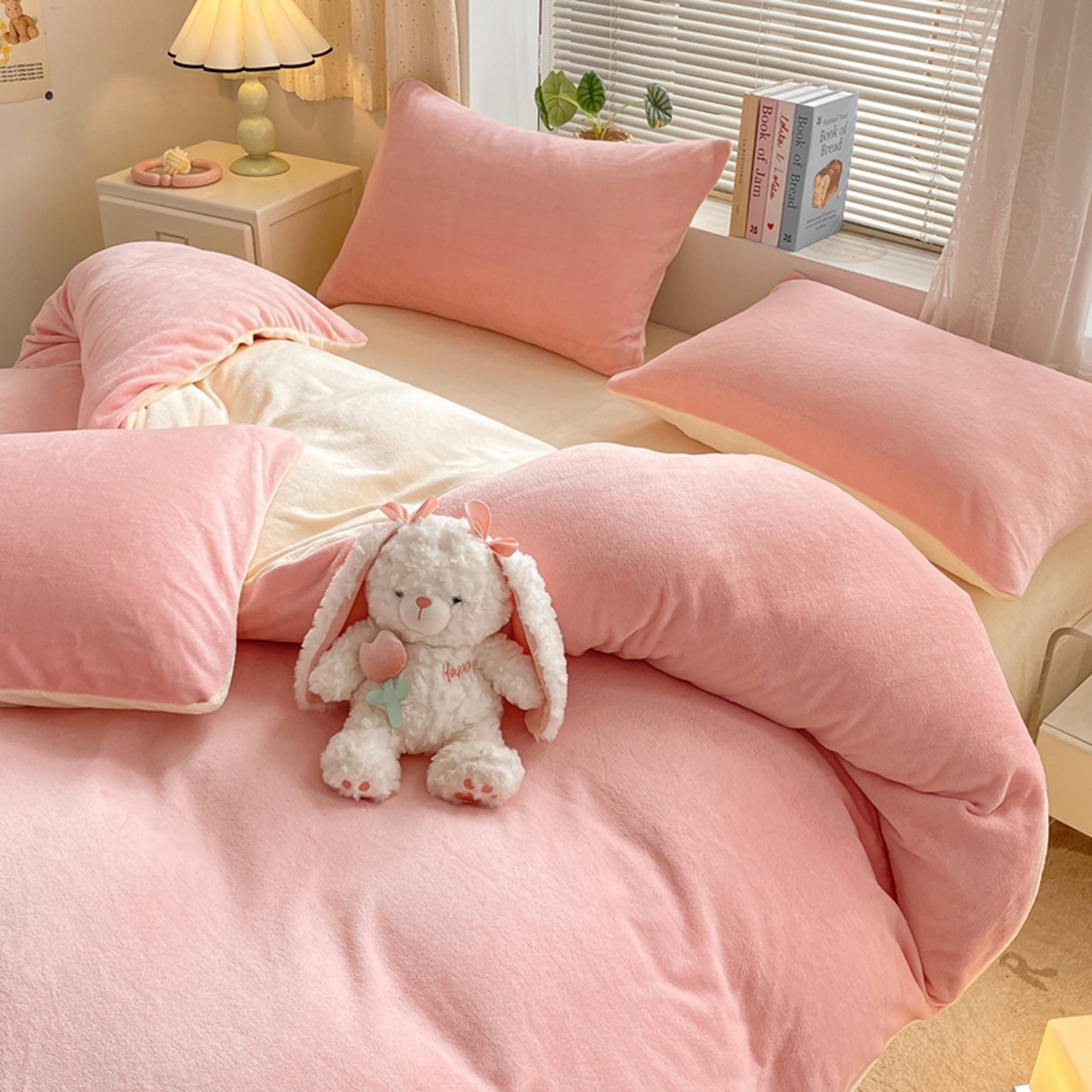 91家纺网 家纺一手货源 找家纺 绒裕家纺 2025秋冬新款230克8.5斤金貂绒牛奶绒四件套床单被套直播热款四件套 浅粉+奶黄