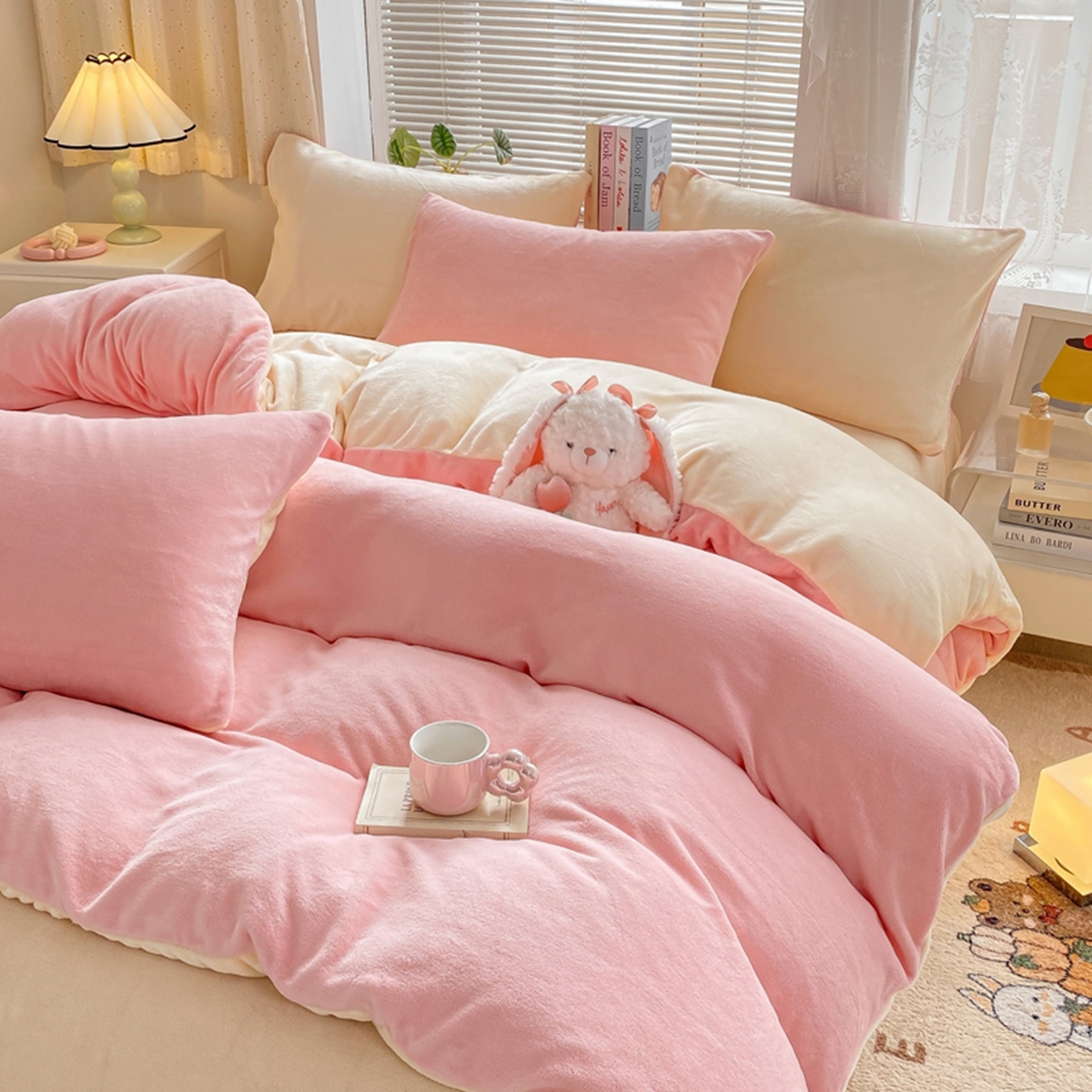 91家纺网 家纺一手货源 找家纺 绒裕家纺 2025秋冬新款230克8.5斤金貂绒牛奶绒四件套床单被套直播热款四件套 浅粉+奶黄