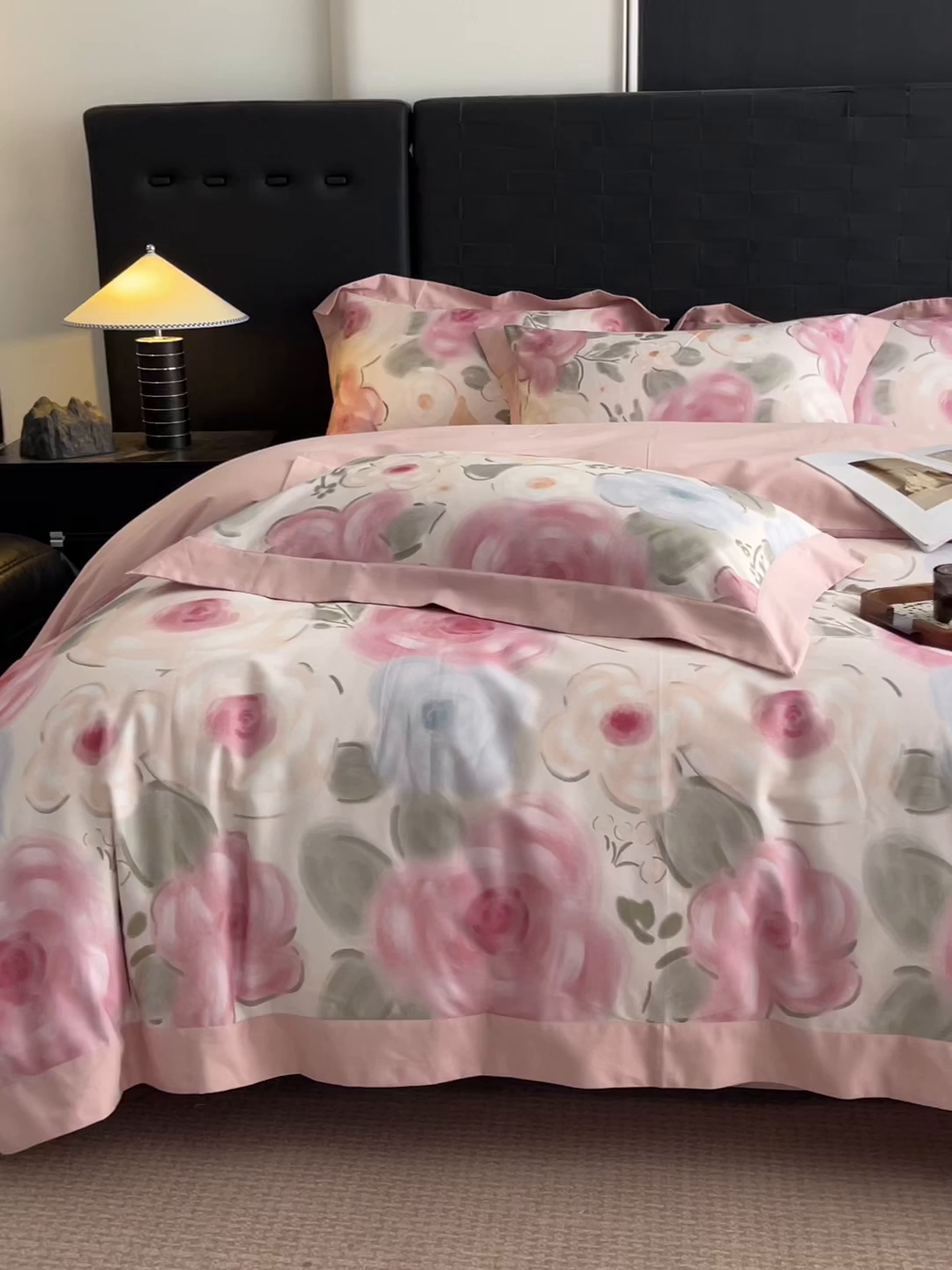 91家纺网 家纺一手货源 找家纺 慕晨 2025新款全棉纯棉磨毛轻奢数码印花直播热款四件套 桃汐