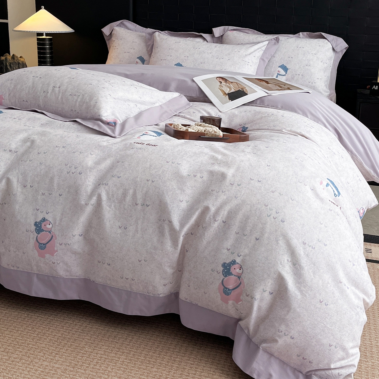 91家纺网 家纺一手货源 找家纺 慕晨 2025新款全棉纯棉磨毛轻奢数码印花直播热款四件套 幸福熊