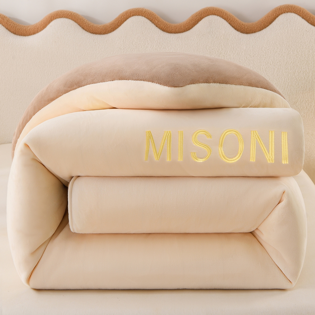 91家纺网 家纺一手货源 找家纺 锦逸家居 2025新款亲肤舒适牛奶绒羽丝棉冬被被子被芯 奶油白+咖啡