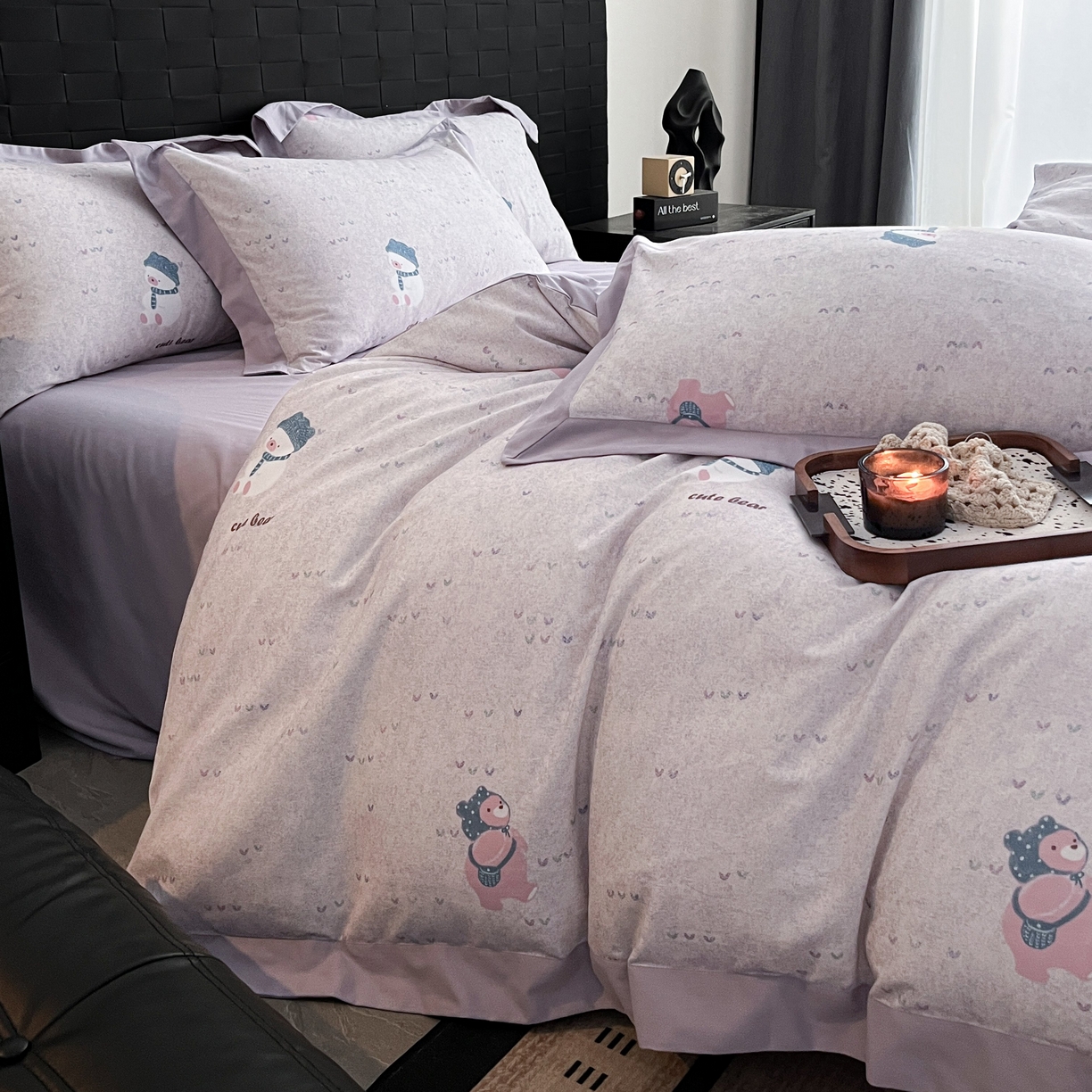 91家纺网 家纺一手货源 找家纺 慕晨 2025新款全棉纯棉磨毛轻奢数码印花直播热款四件套 幸福熊