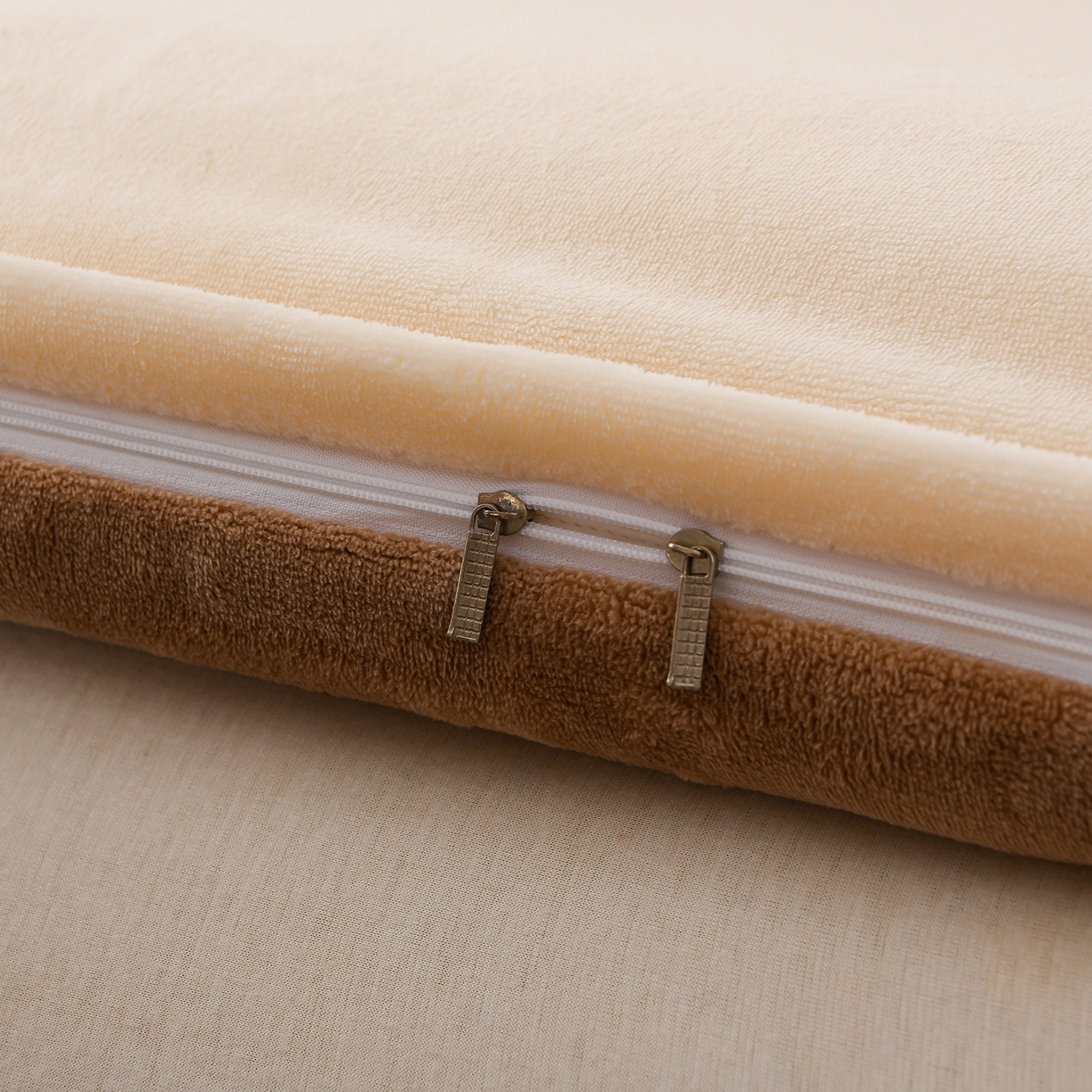 91家纺网 家纺一手货源 找家纺 锦逸家居 2025新款亲肤舒适牛奶绒羽丝棉冬被被子被芯 奶油白+咖啡