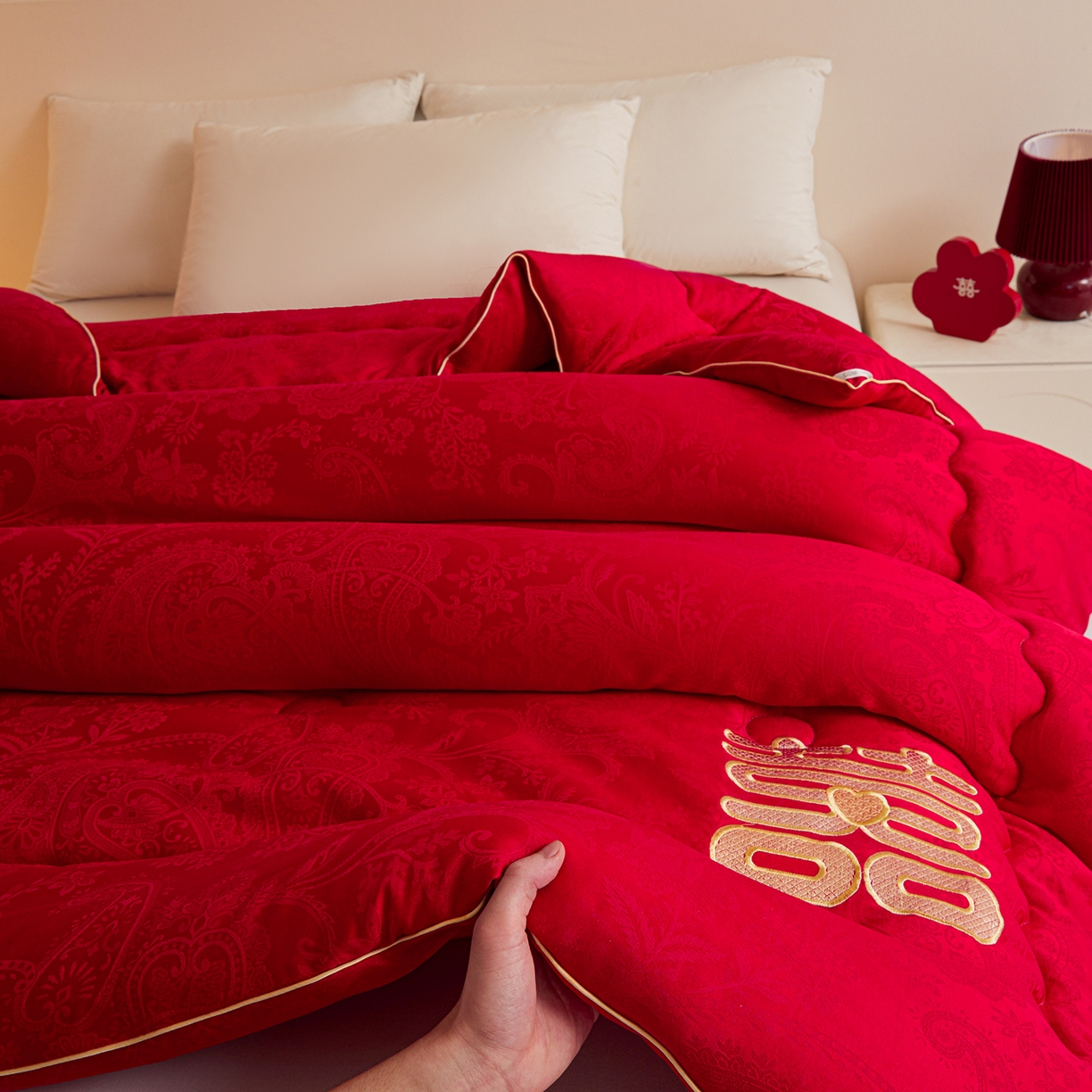 91家纺网 家纺一手货源 找家纺 （总）欢乐季 2025新款7A抗菌A类贡缎提花婚庆被春秋被冬被被子被芯